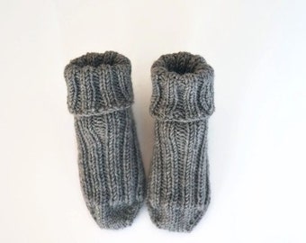 Newborn socks, grey warm knit baby socks