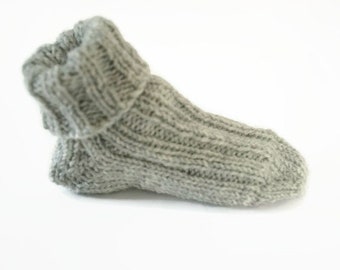 Newborn socks, light-grey warm knit baby socks