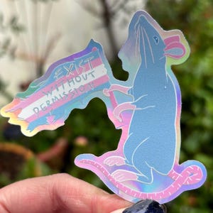Bestaat zonder toestemming Trans Pride holografische vinylsticker rat