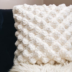 Chunky Bobble Crochet Pillow Pattern // Modern Crochet Pillow Cover PDF Pattern 14 x 14 // Arnica Bobble Pillow image 6