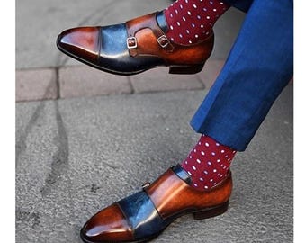 Maßgefertigte, handgefertigte Herren-Doppelmonk-Schuhe aus rotem und blauem Leder: Personalisierte Monk-Strap-Schuhe nach Maß