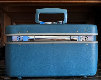 SAMSONITE HORIZON Light Blue textured Vinyl Train Case overnight bag, Mid Century Cosmetic Drag case, Vintage 1960's Luggage Made in USA