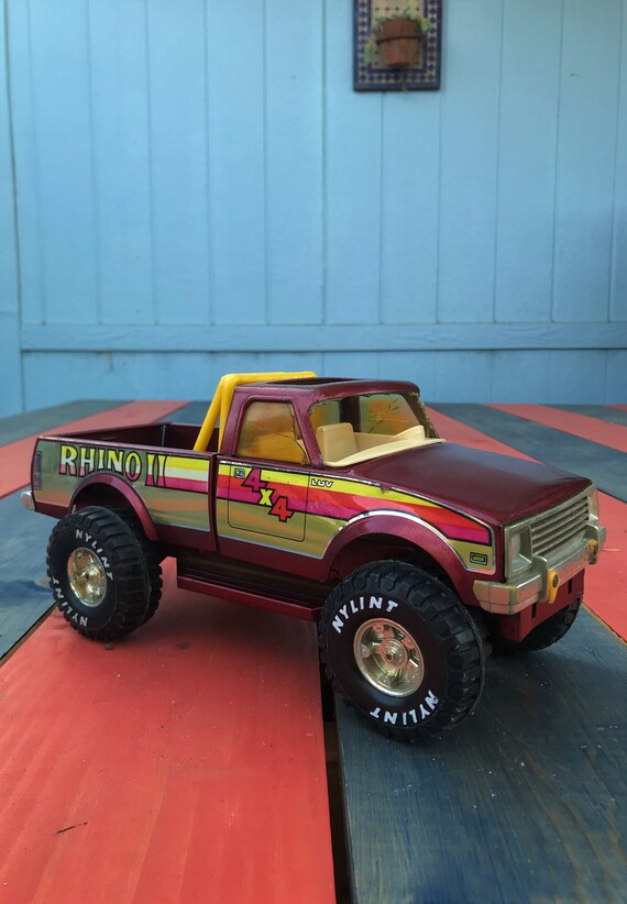 nylint race team truck
