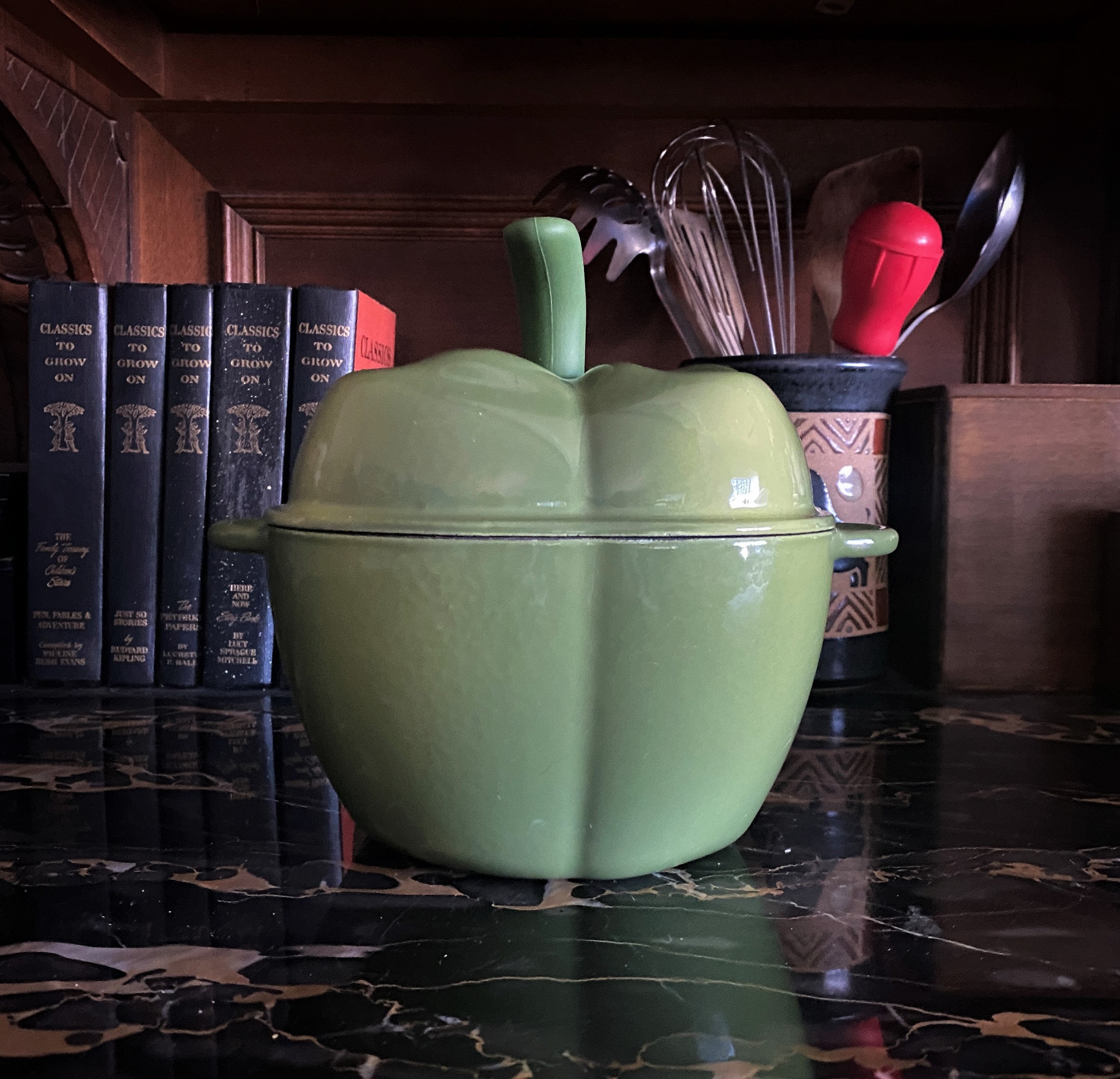 Vtg Enamel Cookware 2 QRT Soup-Pot Dutch Oven w/Lid Brass Handles La Cuisine