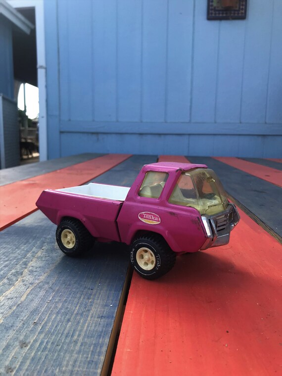 pink metal tonka truck