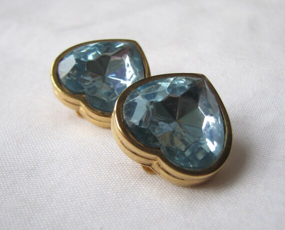 Vintage Gold Tone Richelieu Blue Glass Heart Clip… - image 2