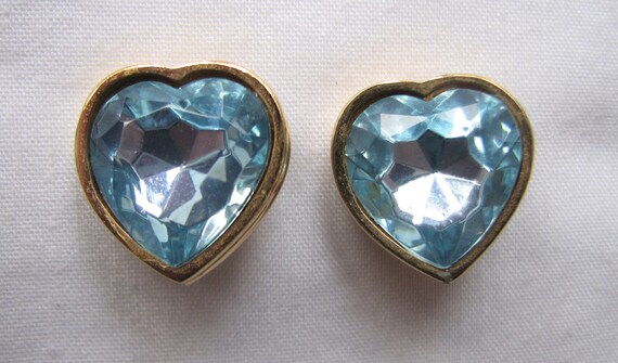 Vintage Gold Tone Richelieu Blue Glass Heart Clip… - image 1
