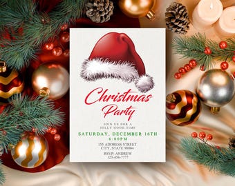 Puede incluir: Una invitación a una fiesta de Navidad con un gorro de Papá Noel rojo con ribete blanco. Las palabras "Christmas Party" están en escritura roja. La invitación incluye la fecha, la hora, la dirección y la información de RSVP. Adornos y ramas de pino rodean la invitación.