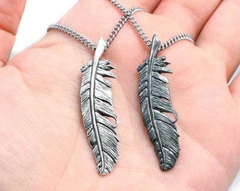 Colgante de pluma de buitre, joyería oficial de la serie Wake of Vultures de Lila Bowen, collar de plata esterlina, incluye envío gratis a EE. UU.