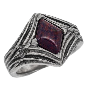 L'Anello del Negromante, uno dei Nove Anelli degli Uomini, gioiello con licenza ufficiale de Il Signore degli Anelli, argento sterling, spedizione gratuita negli Stati Uniti.