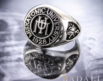 Anillo de clase de la Universidad de Miskatonic, joyería inspirada en la llamada de Cthulhu de HP Lovecraft, anillo de sello MU de plata esterlina reciclada, tamaños de EE. UU. 5 - 15