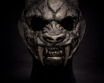 Maschera Tigre dai Denti a Sciabola – Maschera Horror Flessibile per LARP, Cosplay Fantasy e Costume Tribale Preistorico Artigianale