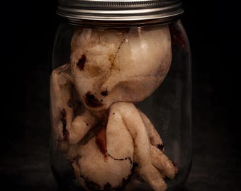 Fake Fetus Specimen Jar – Gothic Laboratory Horror Prop, Oddities Curiosity Display, Cinematic Macabre Decor