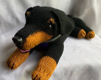 巨大なおもちゃのドーベルマン、大きなおもちゃのドーベルマン