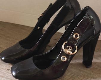 Gucci Y2K Black Patent Leather Buckle Cutout Pump with Silver Hardware sz 37 6.5 7 2000s