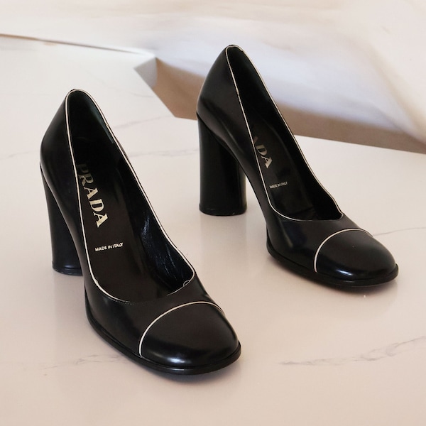 Vintage PRADA Y2K Black Leather Round Toe Heel with White Contrast Panels sz 37 7 Minimal Stacked Pump Round Heel
