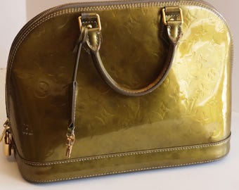 Louis Vuitton Vernis Alma PM Tasche in Vert Bronze LV Monogram Gold Hardware Y2K Metallic