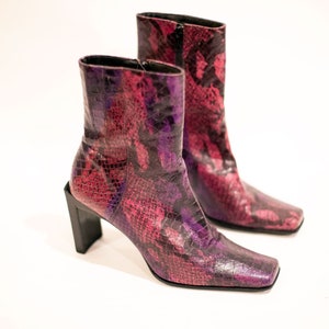 Vintage Faux Snakeskin Purple Pink Ombré Square Toe Ankle Boots sz 7 Nine West Heels Y2K image 1