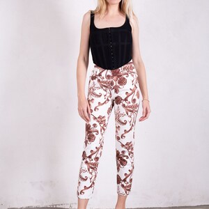 Vintage Moschino White Brown Baroque Print Cropped Jeans sz 25 26 90s Peace Sign Italian Floral Leaf High Waist image 3