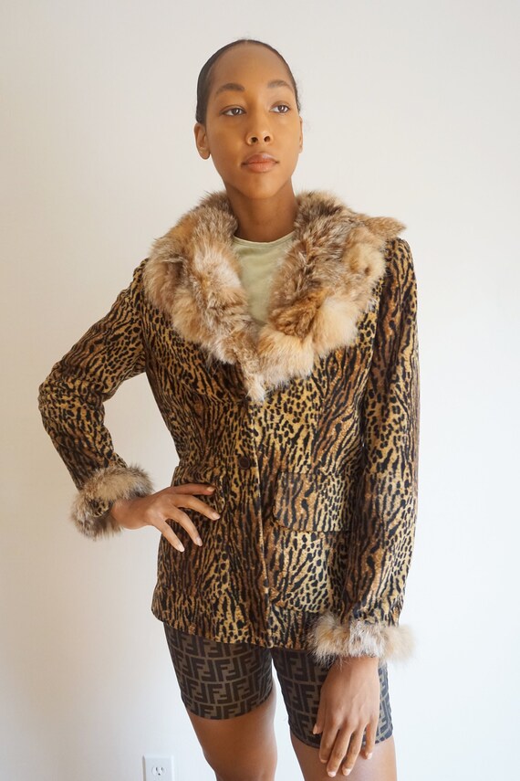 leopard print coat with fur collar