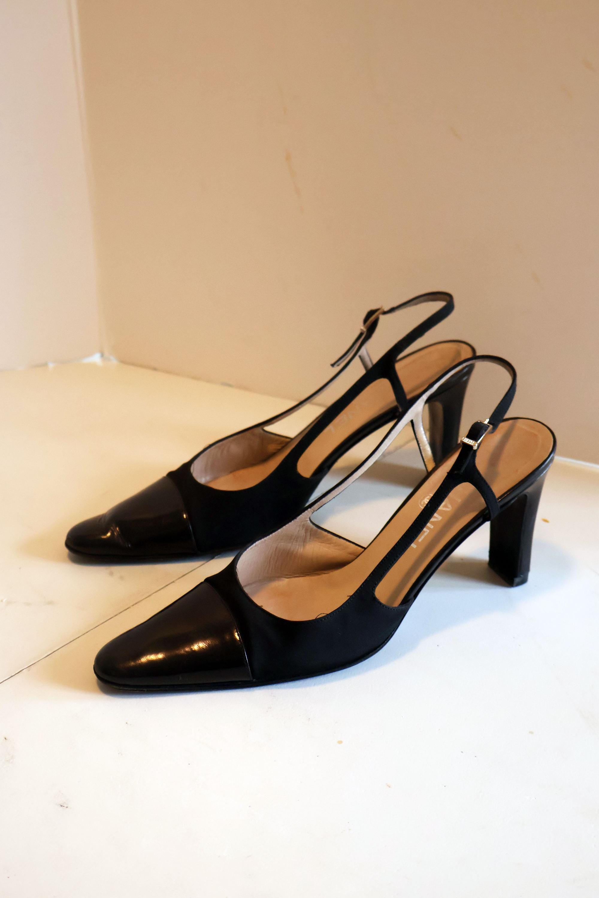 靴 Vintage Chanel Slingback Heels 36 1/2 CHANEL Slingback Pearls CC Logo Heels Two Tone Leather Satin