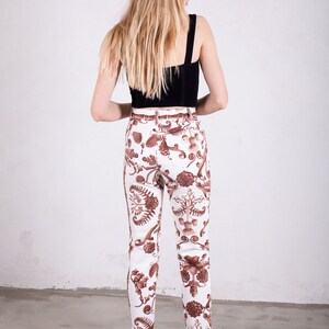 Vintage Moschino White Brown Baroque Print Cropped Jeans sz 25 26 90s Peace Sign Italian Floral Leaf High Waist image 7