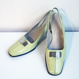 Vintage GUCCI by Tom Ford Yellow Patent Leather Slingback Pumps with Silver Logo Plaque sz 9.5 GG Logo Square Toe Mule Y2K image 4