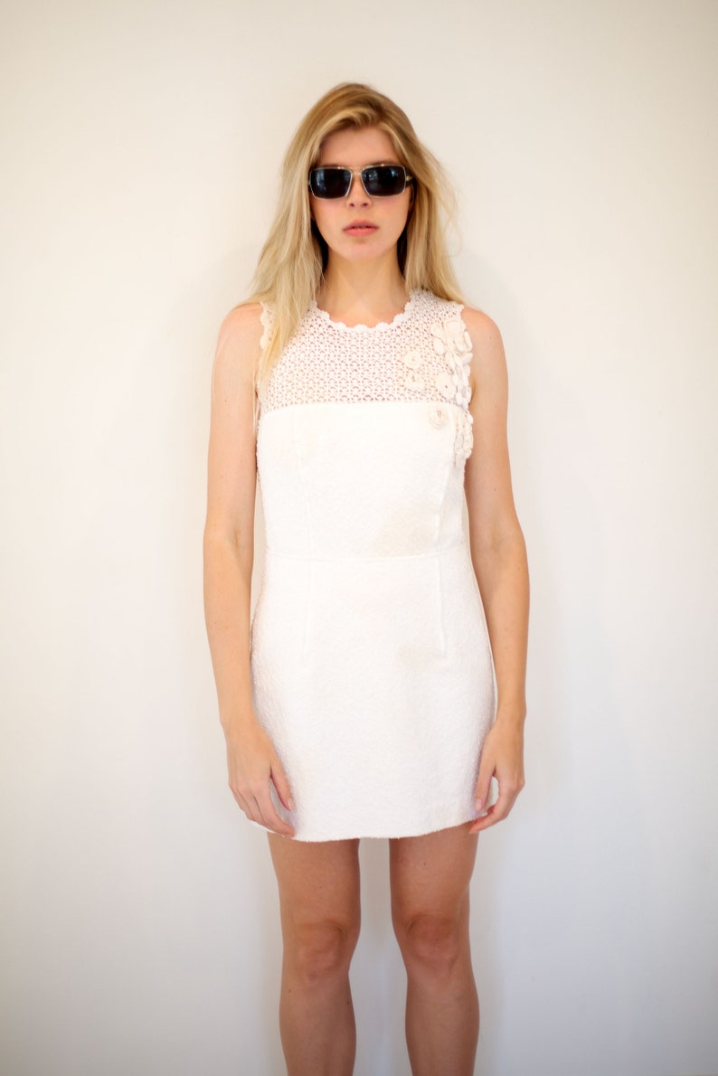 Vintage Oscar de La Renta 1990s White Crochet Mini Dress with Rosette Appliques Floral XS S Cream Roses image 3