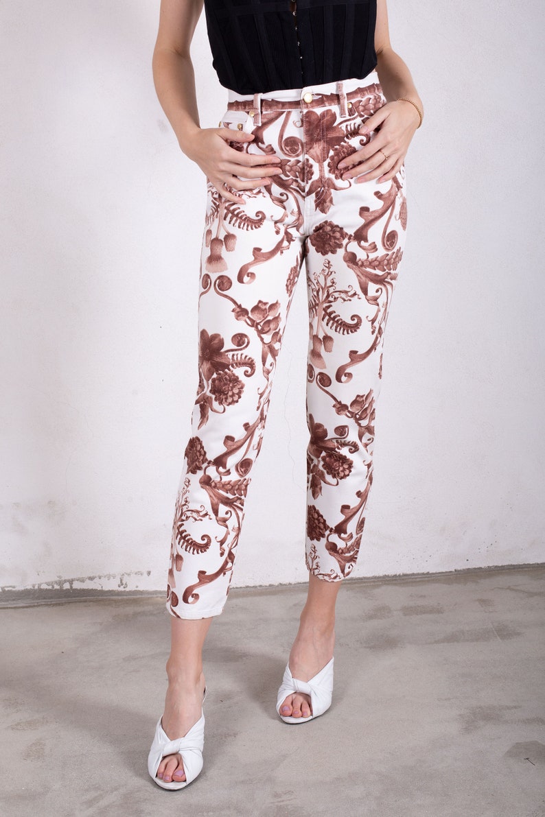 Vintage Moschino White Brown Baroque Print Cropped Jeans sz 25 26 90s Peace Sign Italian Floral Leaf High Waist image 4