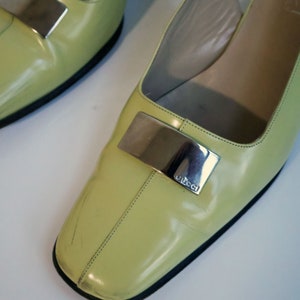 Vintage GUCCI by Tom Ford Yellow Patent Leather Slingback Pumps with Silver Logo Plaque sz 9.5 GG Logo Square Toe Mule Y2K image 3