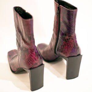 Vintage Faux Snakeskin Purple Pink Ombré Square Toe Ankle Boots sz 7 Nine West Heels Y2K image 8