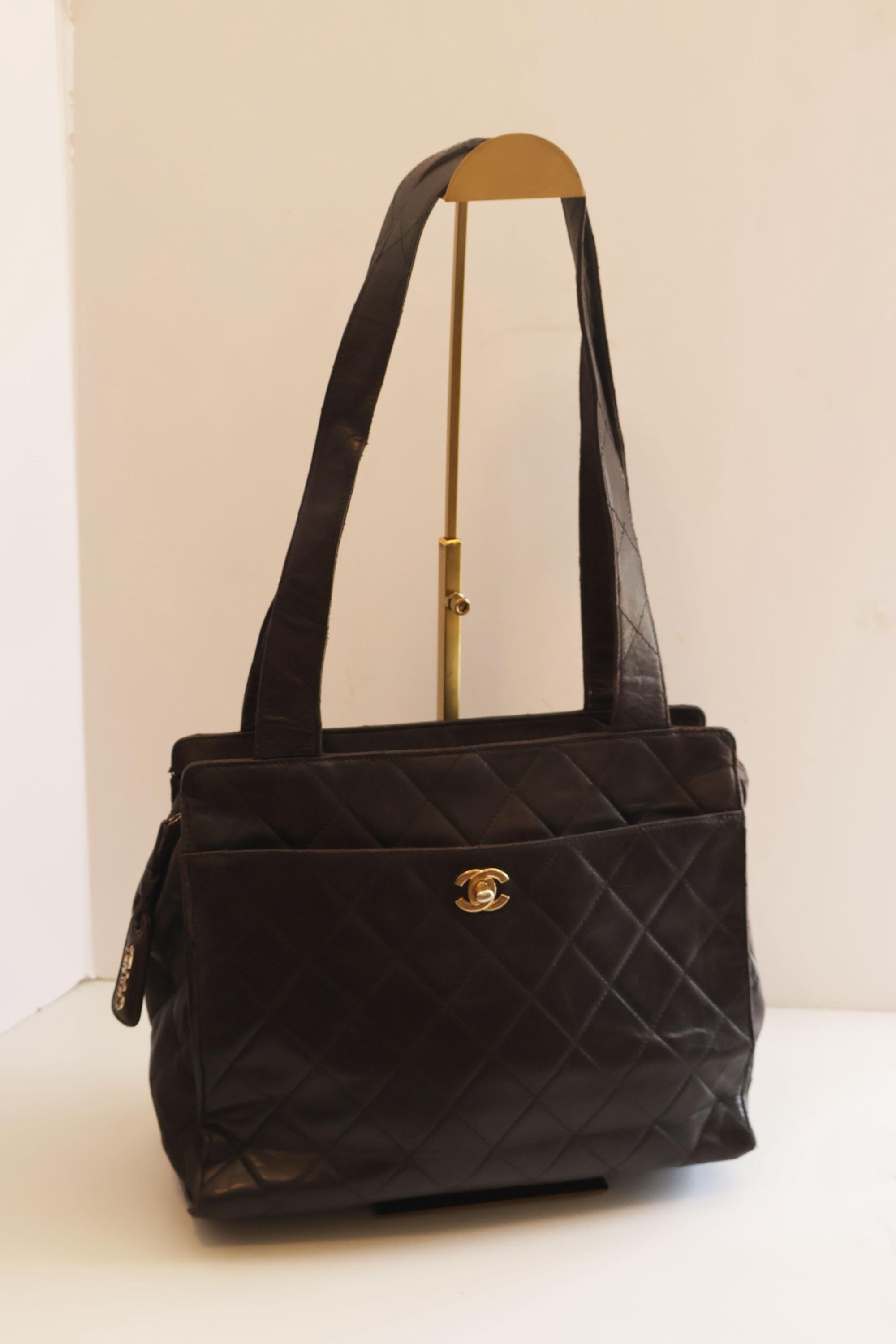 ヴィンテージ CHANELトートバッグ CHANEL Vintage 1994-1996 Caviar Front Pocket Large Tote