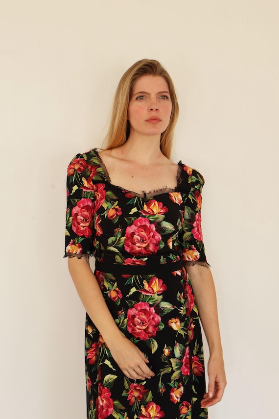 black midi dress with red flowers Petal Pretty Floral Satin Midi Dress - Black/Red