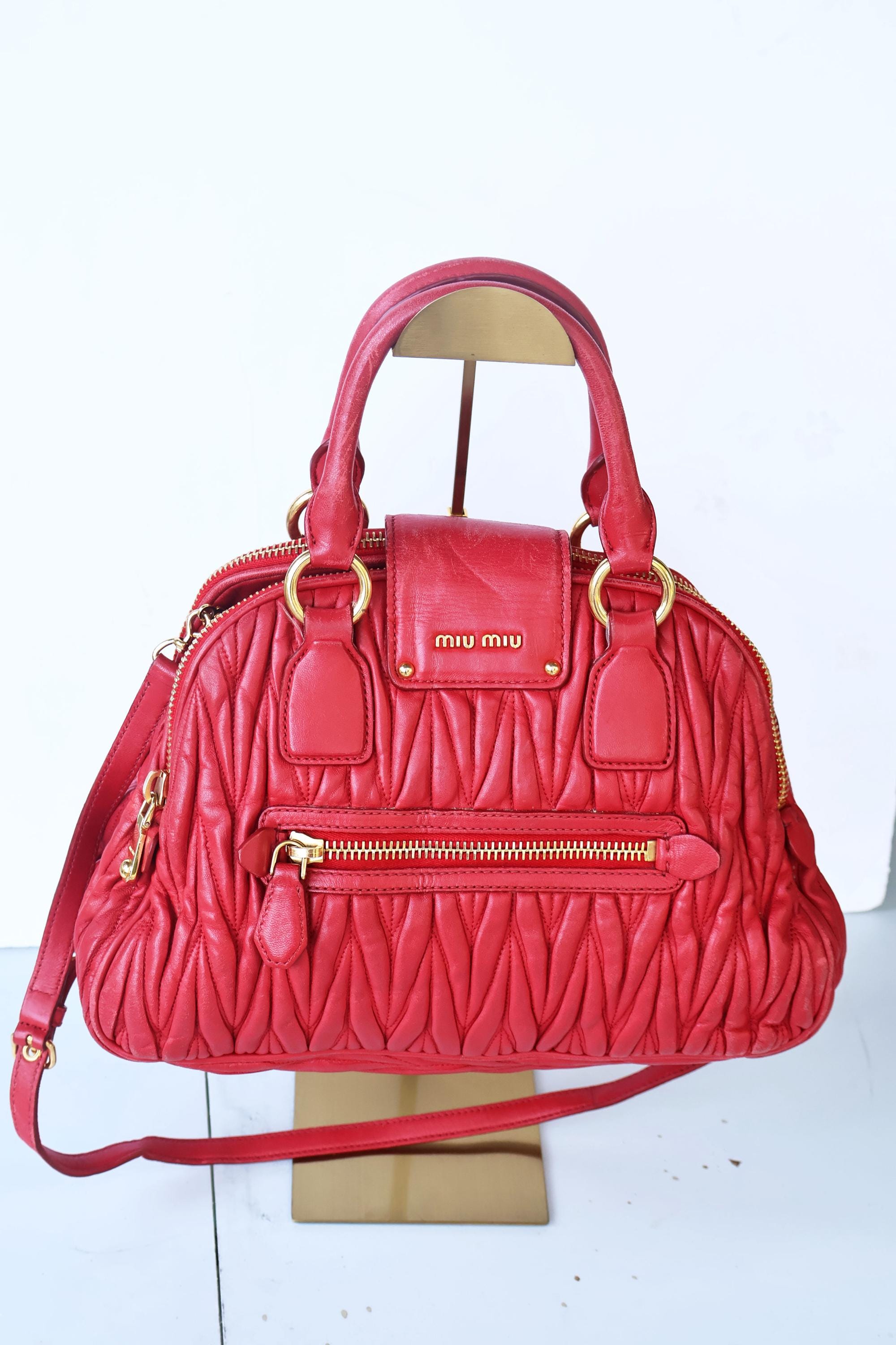 Y2K miu miu ハンドバッグ 2way RL0043 archive Vintage Miu Miu Red Matelasse Leather 2way Bag With Gold Hardware
