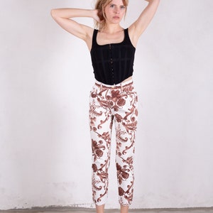 Vintage Moschino White Brown Baroque Print Cropped Jeans sz 25 26 90s Peace Sign Italian Floral Leaf High Waist image 2