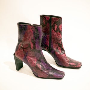 Vintage Faux Snakeskin Purple Pink Ombré Square Toe Ankle Boots sz 7 Nine West Heels Y2K image 2