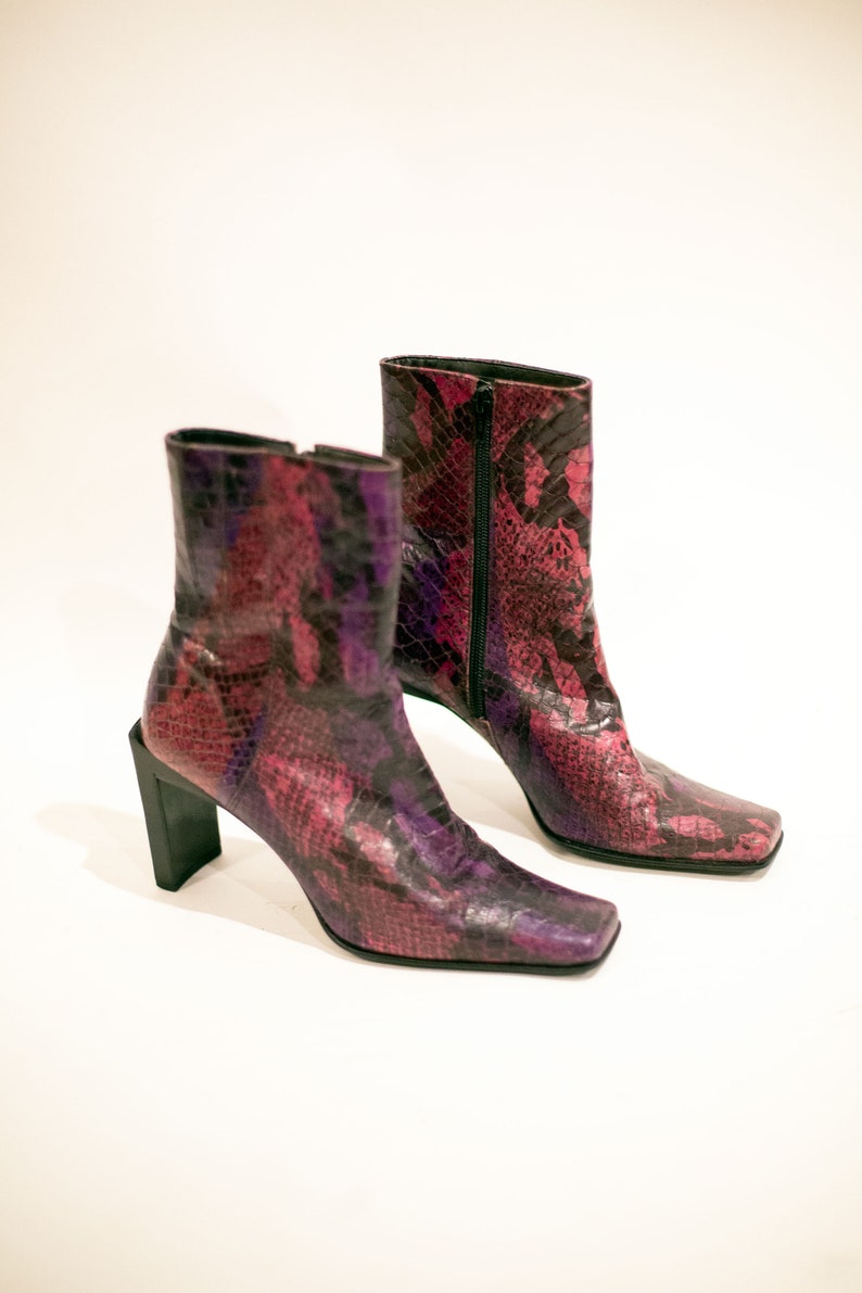 Vintage Faux Snakeskin Purple Pink Ombré Square Toe Ankle Boots sz 7 Nine West Heels Y2K image 2