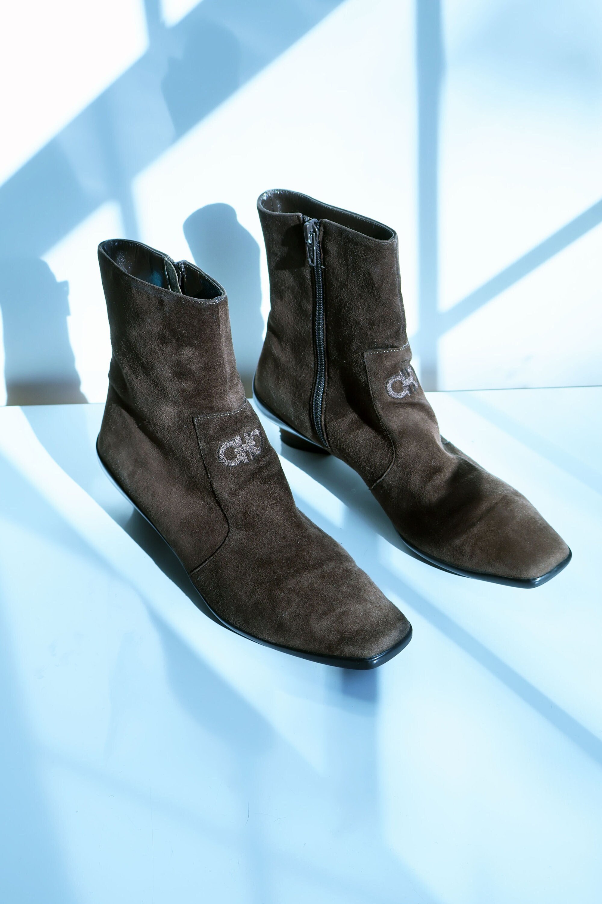 Vintage Salvatore Ferragamo Brown Suede Square Toe Boots with Logo Detail Sz 6.5 Cowboy Minimal Leather