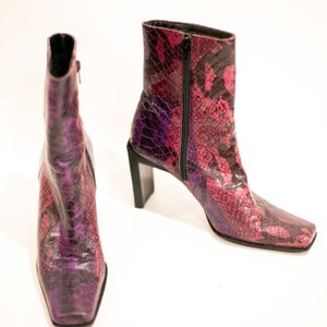 Vintage Faux Snakeskin Purple Pink Ombré Square Toe Ankle Boots sz 7 Nine West Heels Y2K image 3