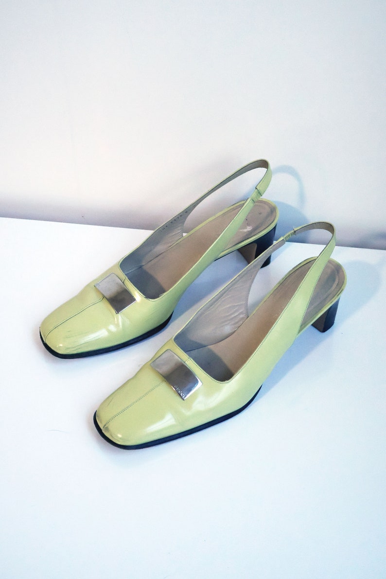 Vintage GUCCI by Tom Ford Yellow Patent Leather Slingback Pumps with Silver Logo Plaque sz 9.5 GG Logo Square Toe Mule Y2K image 5