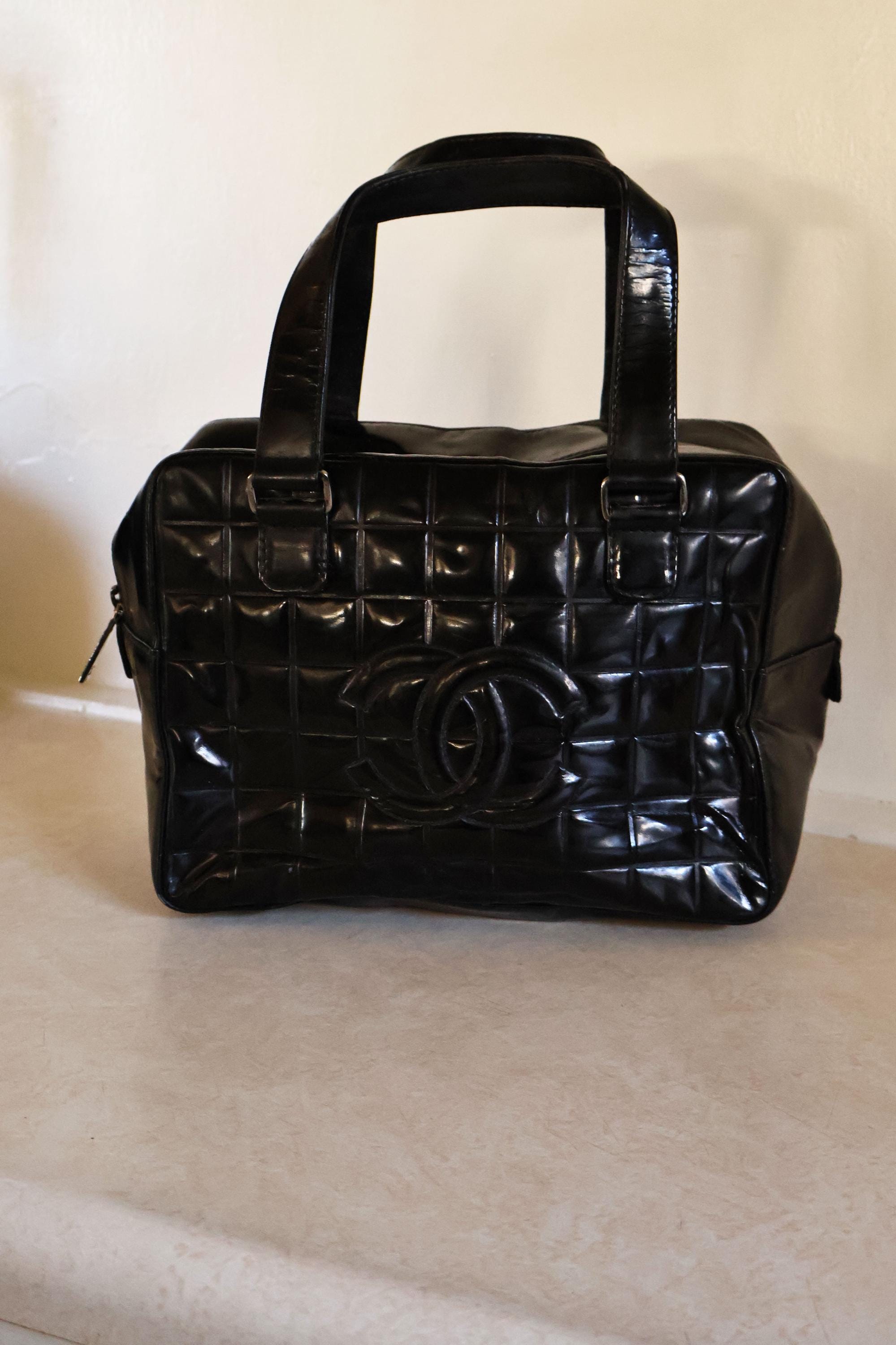 CHANEL COCO NEWS ヴィンテージ Vintage CHANEL 2002-2003 Coco Mark Quilted Patent Leather