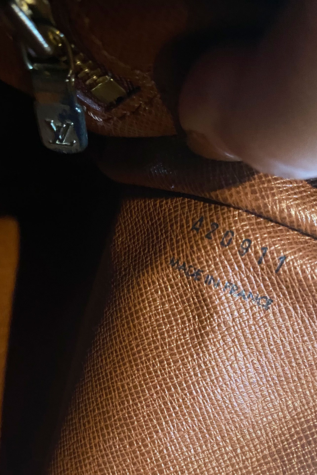Louis Vuitton Discontinued Monogram Boulogne Zip Hobo Bag Leather  ref.480648 - Joli Closet