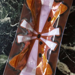 Zeldzame midden van de eeuw gesigneerde Frances en Michael Higgins roze parelmoer glazen dienblad gesmolten kunst schotel oranje