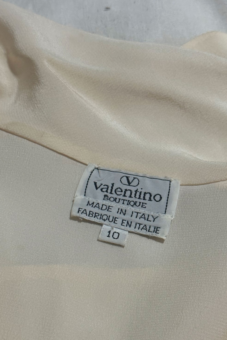 Vintage VALENTINO Boutique 1980s Double Peter Pan Collar Silk Blouse with Ruffled Trim in Cream S M Off White Beige Collared image 9