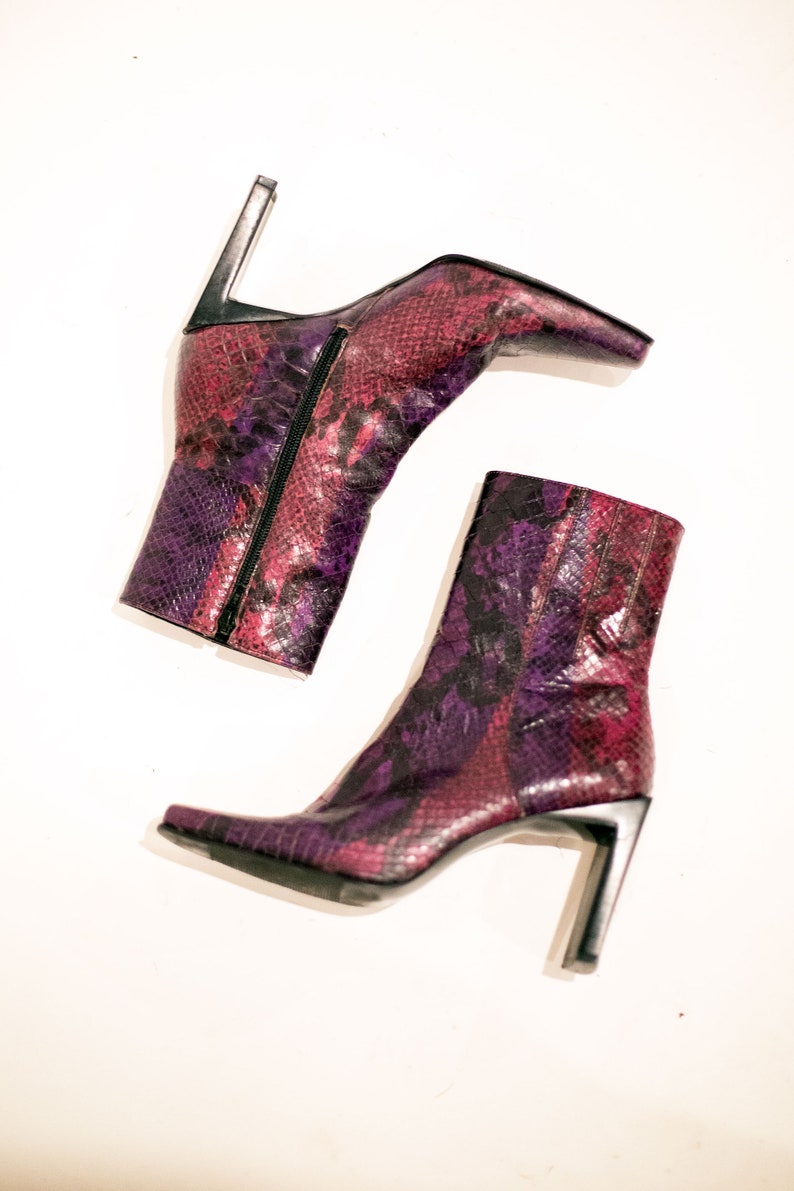 Vintage Faux Snakeskin Purple Pink Ombré Square Toe Ankle Boots sz 7 Nine West Heels Y2K image 7