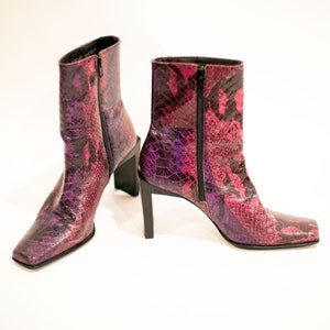 Vintage Faux Snakeskin Purple Pink Ombré Square Toe Ankle Boots sz 7 Nine West Heels Y2K image 6