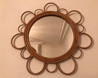 Alter Spiegel aus Rattan und Bambusgeflecht im skandinavischen Stil mit Vintage-Lockenmuster aus den 50er und 60er Jahren in Frankreich