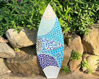 70cm x 26cm Surfbrett Kunst Mosaik, Einzigartige Gartenkunst, Innen oder Außen, Einzigartiges Design, Handgemacht, Strand Inspiriert Kunst