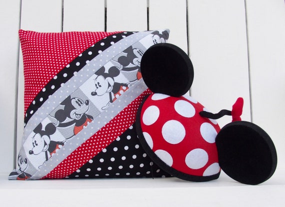 minnie mouse throw pillow