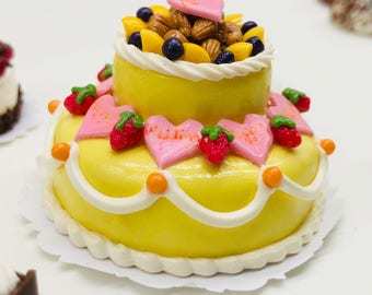 Torta di frutta in miniatura in pasta polimerica: dolce per casa delle bambole a 2 strati - Italia